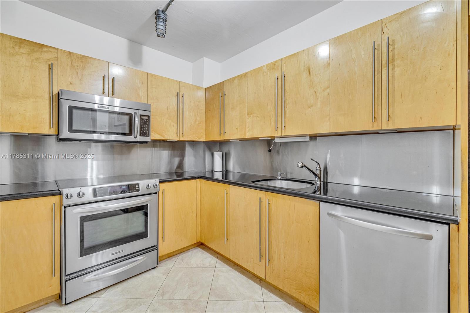 GABLES WATERWAY TOWERS CO - Residential