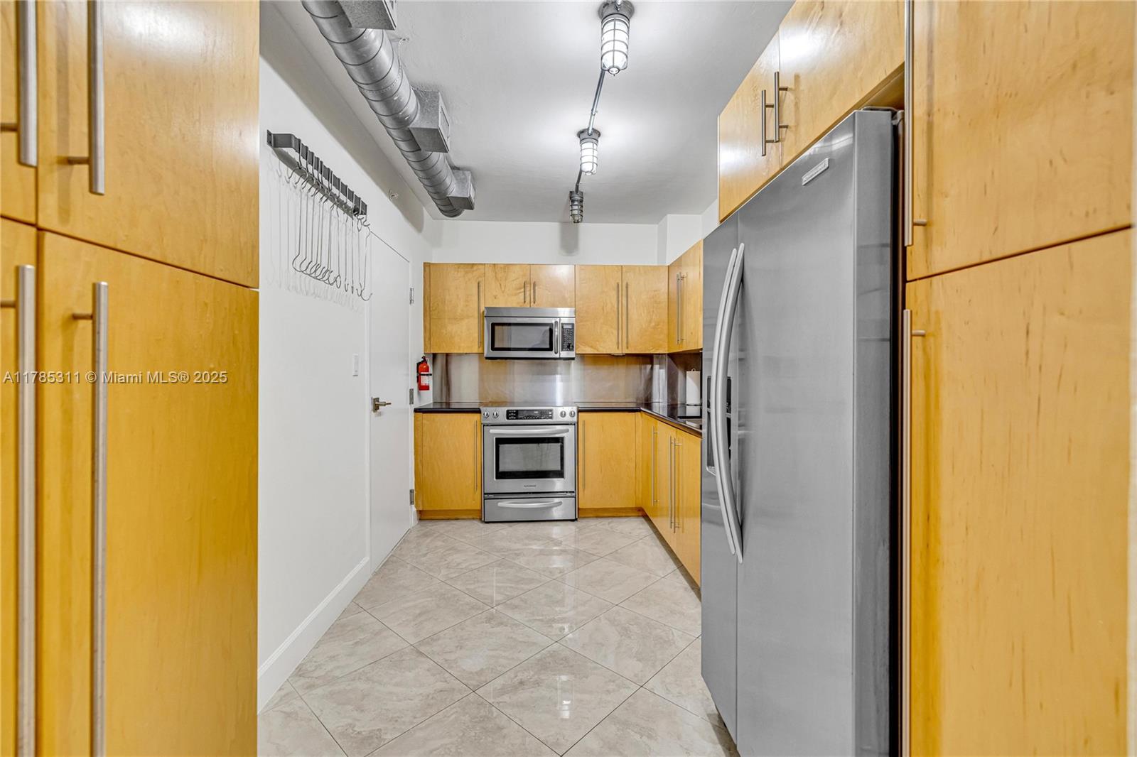 GABLES WATERWAY TOWERS CO - Residential