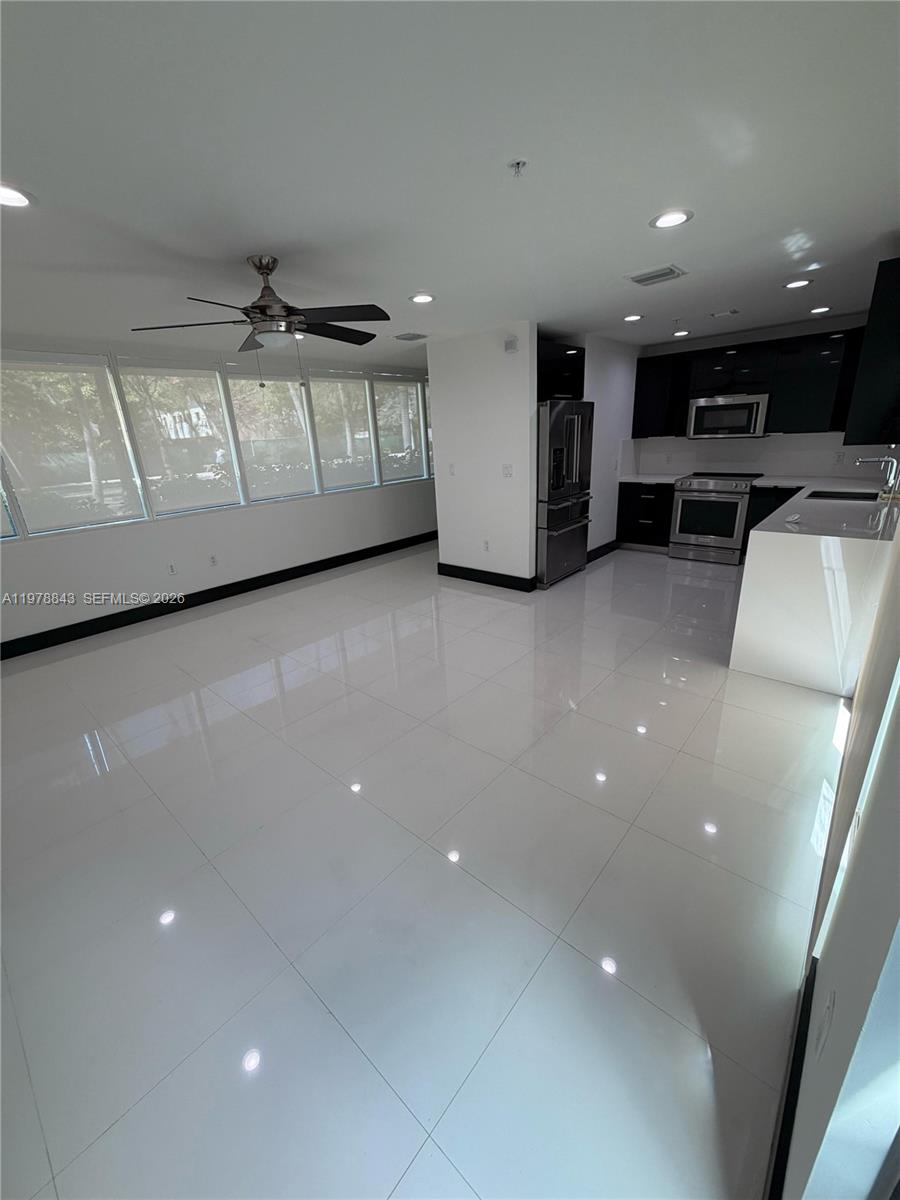 2699 Tigertail Ave 14