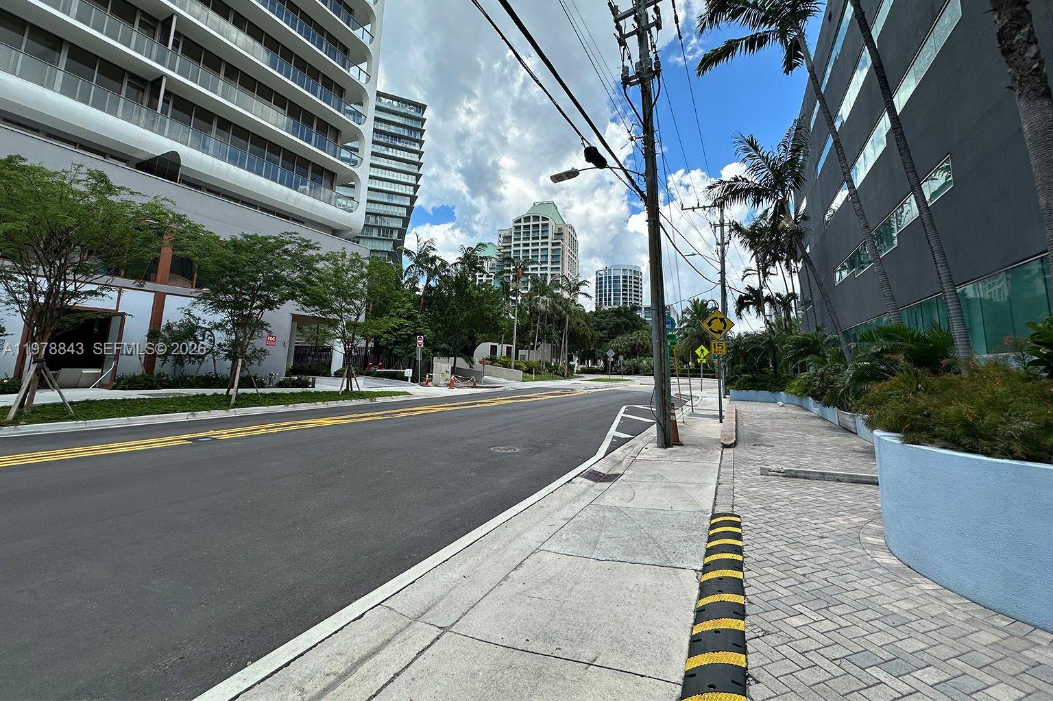 2699 Tigertail Ave 14