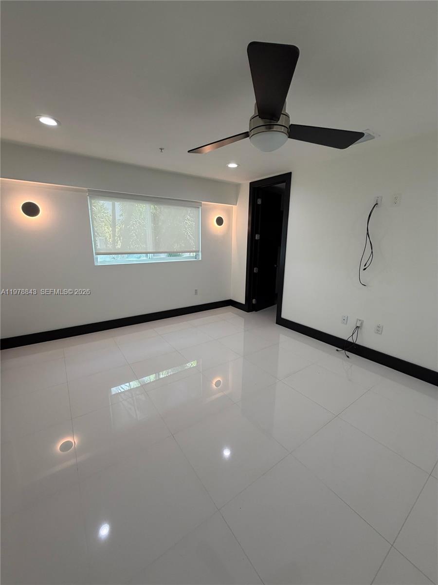 2699 Tigertail Ave 14