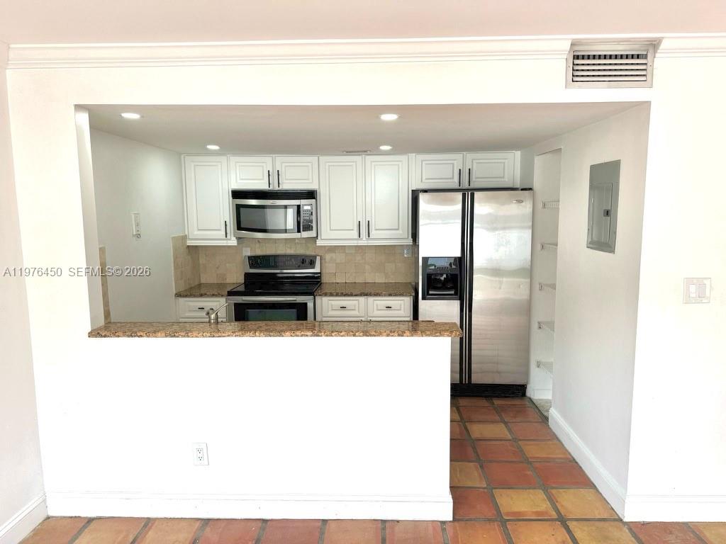 GABLES POINT III CONDO - Residential Lease