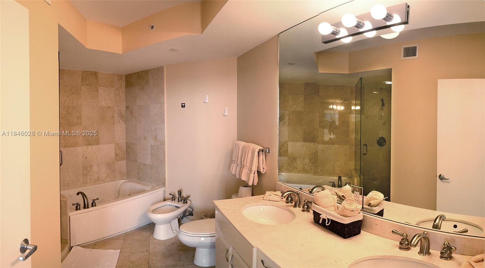 6365 Collins Ave 3907