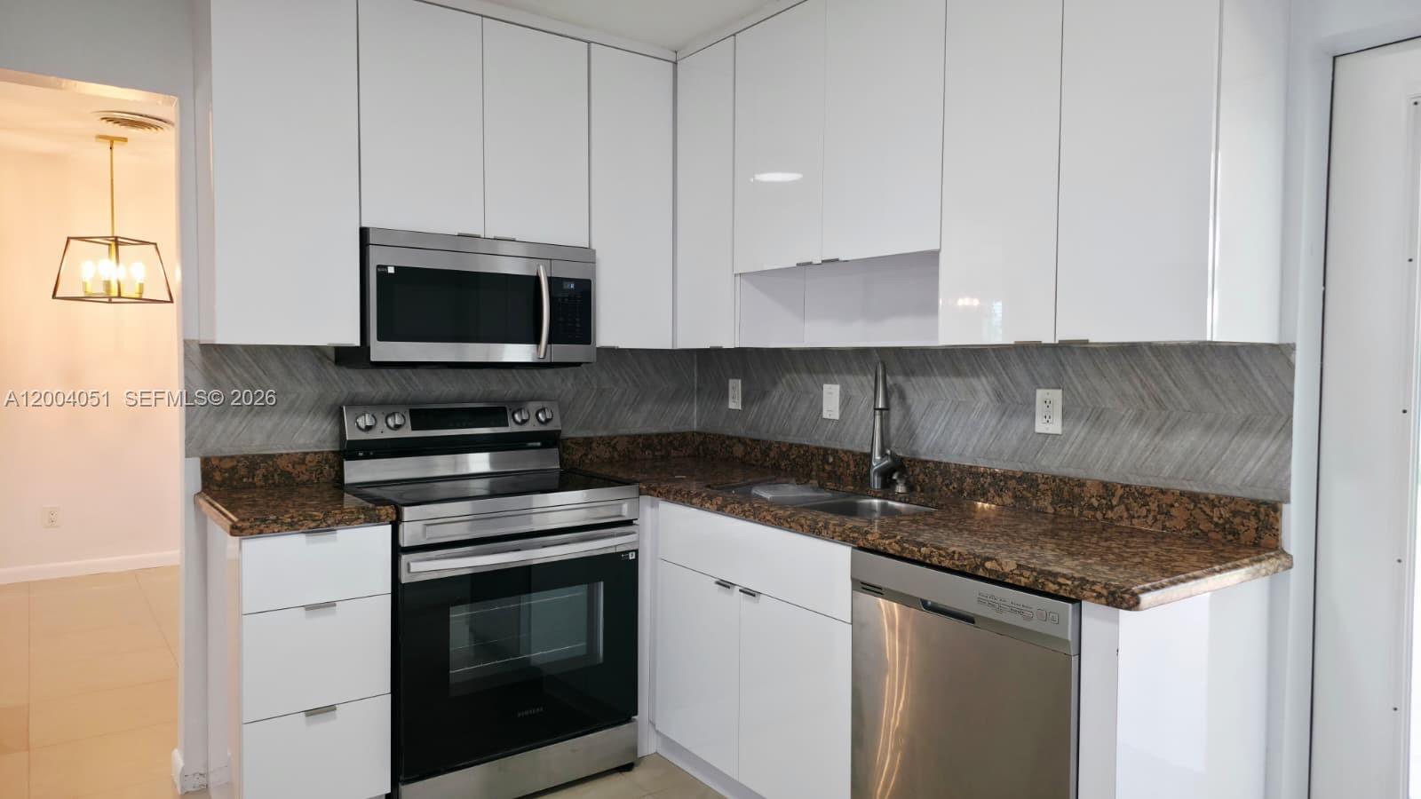 HIGHLAND MANOR SEC 2 - Residential Lease