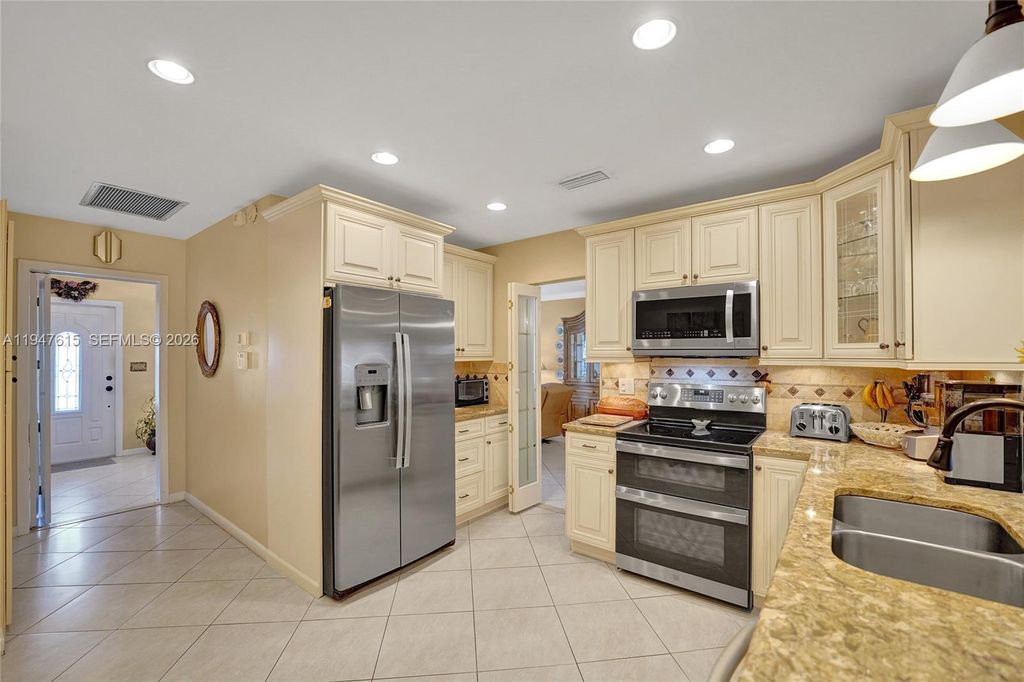 Photo of 230 SE 4th St, Dania Beach, FL 33004 (MLS # A11947615)