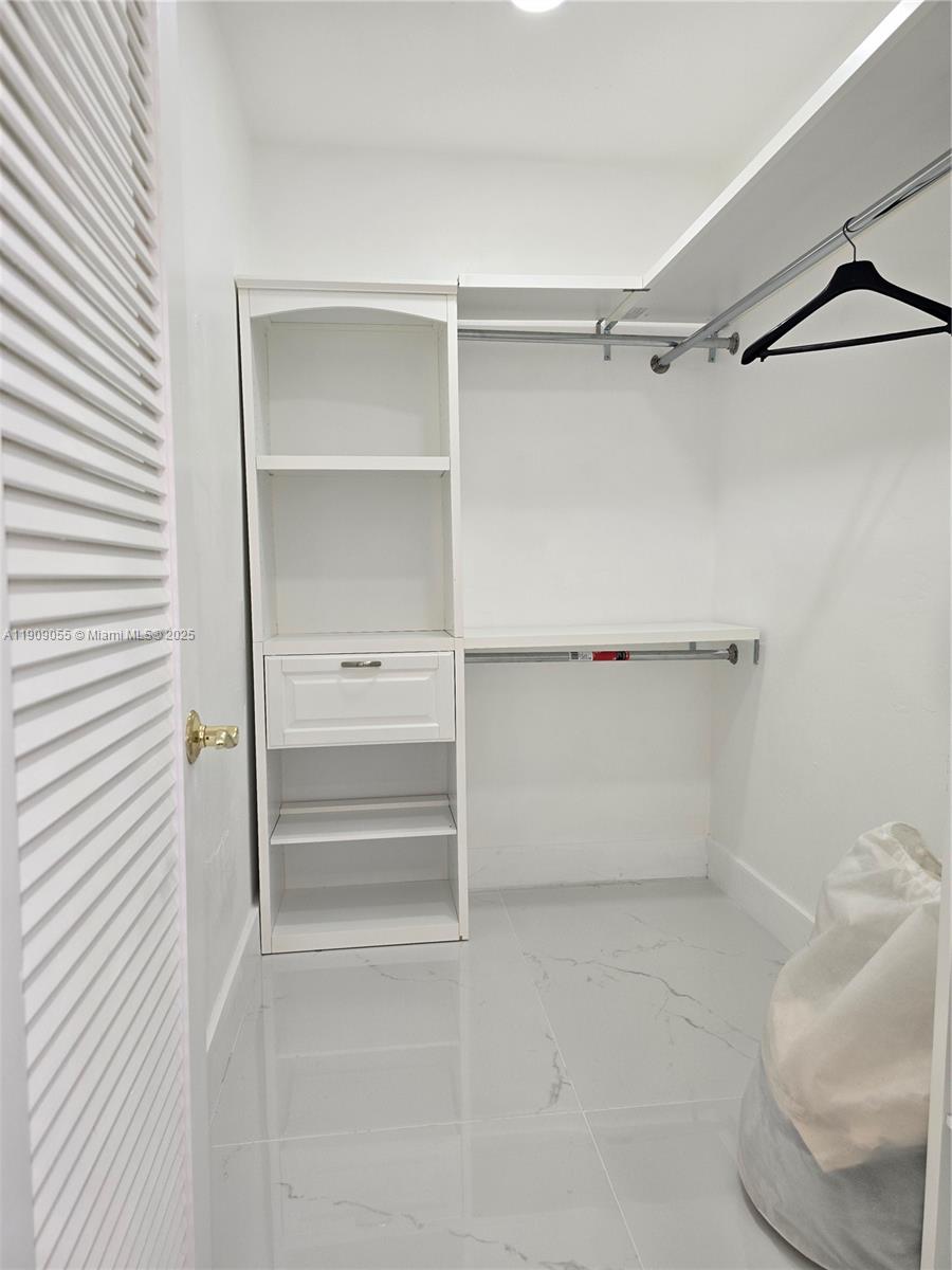 FALLS OF INVERRARY - Residential Lease