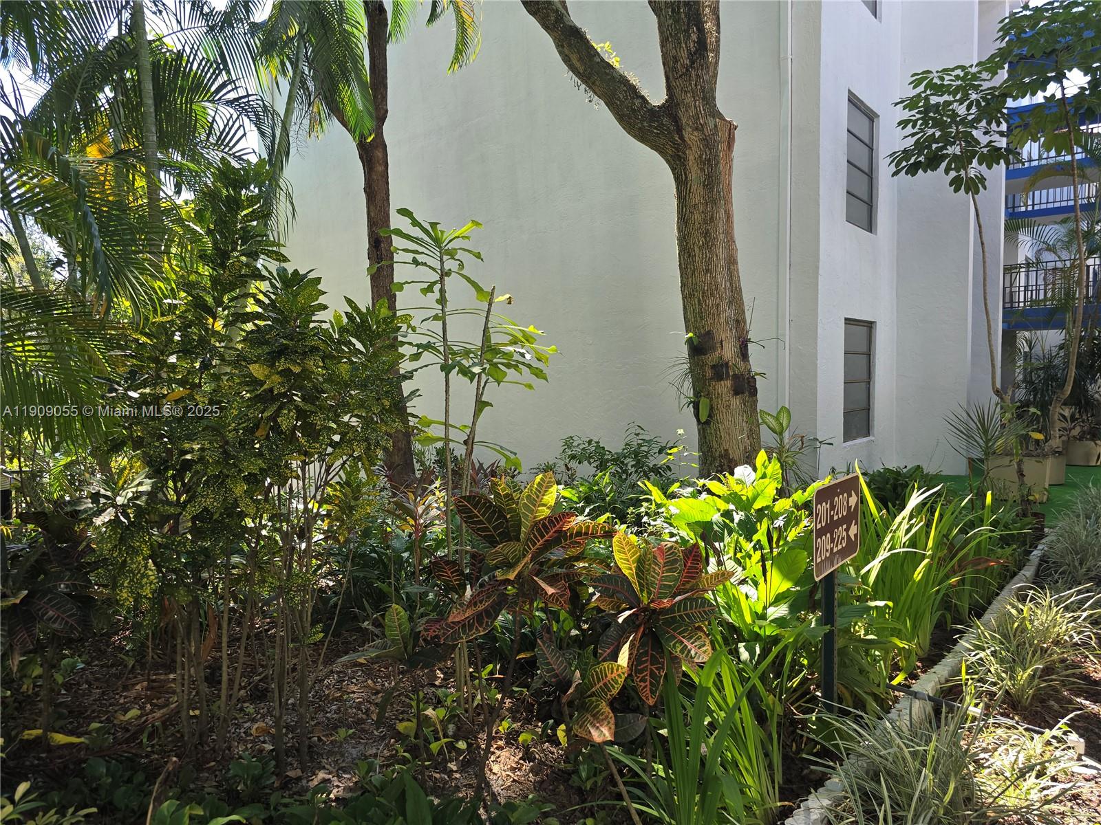 FALLS OF INVERRARY - Residential Lease