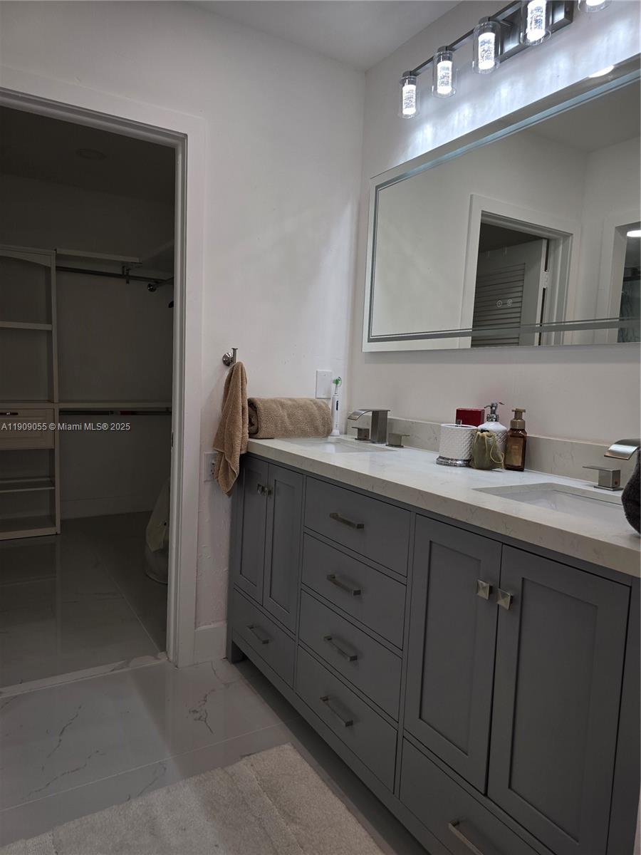 FALLS OF INVERRARY - Residential Lease