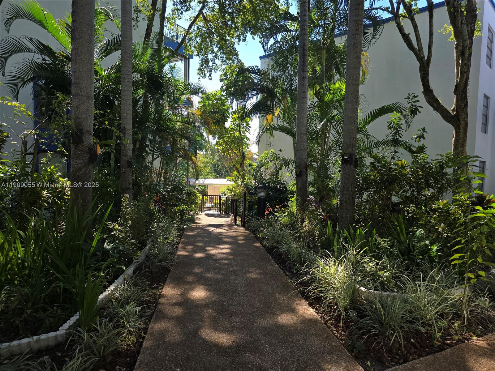 FALLS OF INVERRARY - Residential Lease