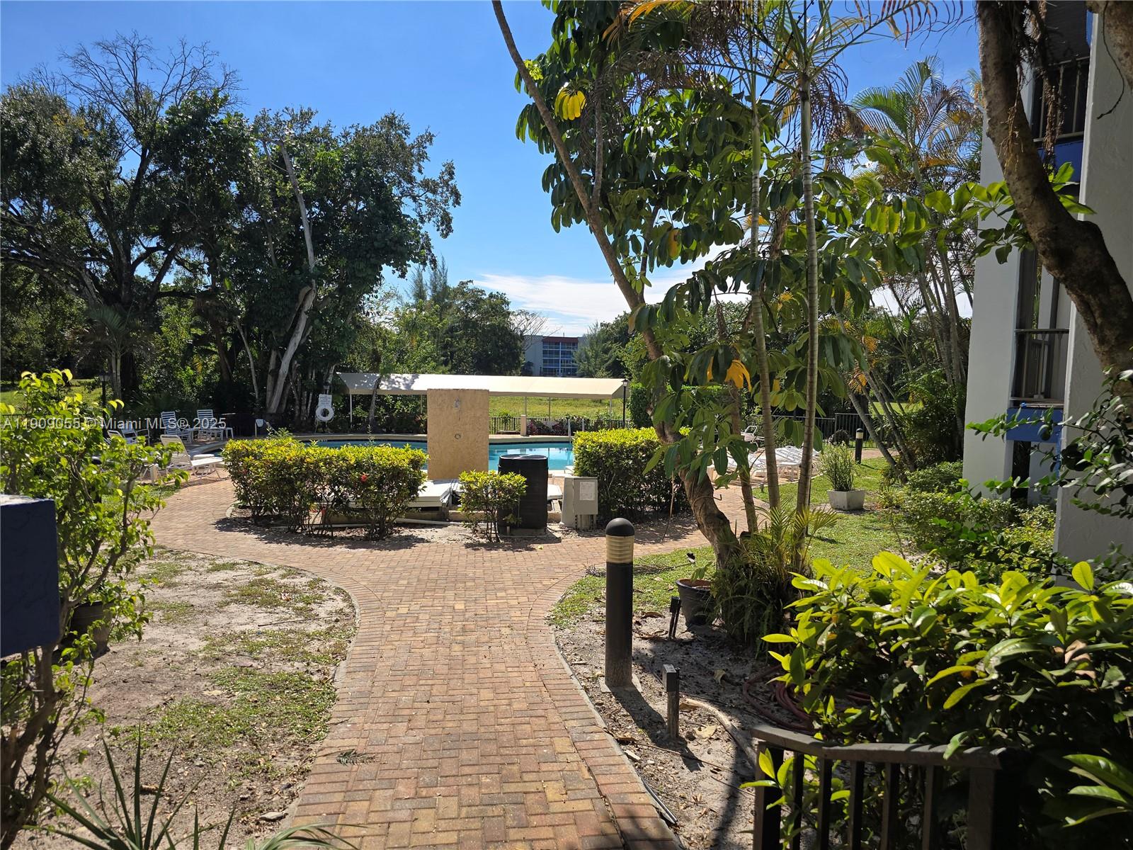 FALLS OF INVERRARY - Residential Lease