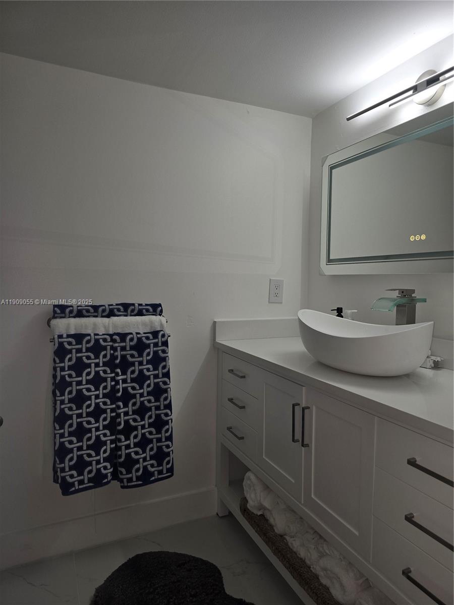 FALLS OF INVERRARY - Residential Lease