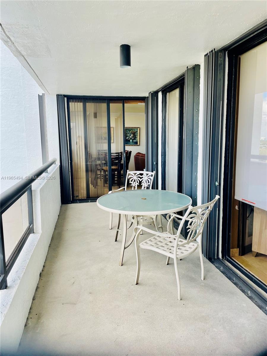 2555 Collins Ave 2006