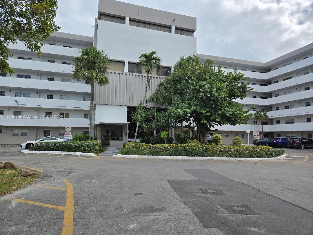 4000 Ne 169th St 401, North Miami Beach, Miami-Dade County, Florida - 2 Bedrooms  
2 Bathrooms - 