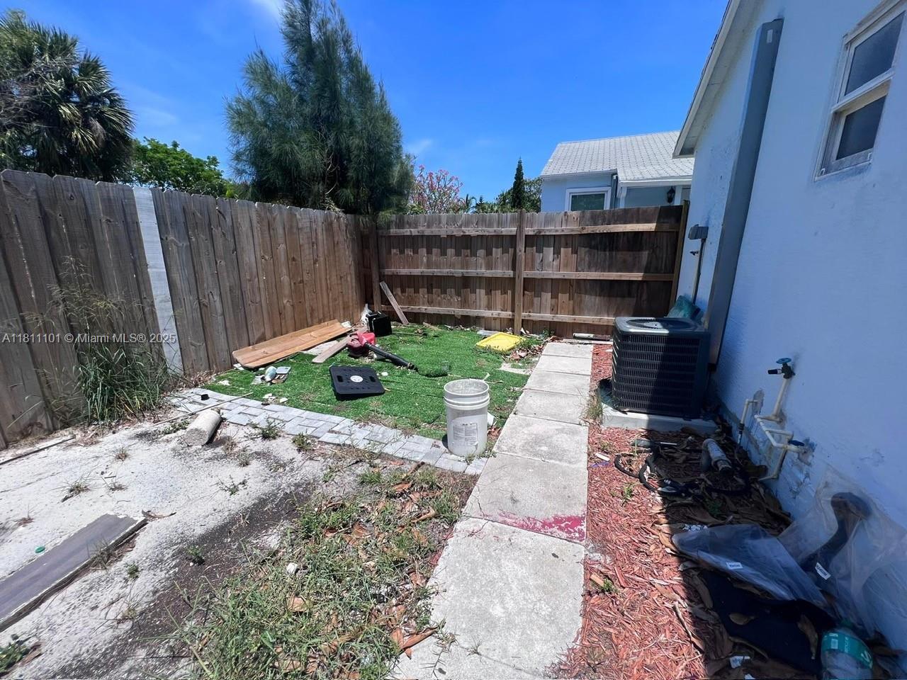 LAKE WORTH TOWN OF ADD 1 - Residential Lease