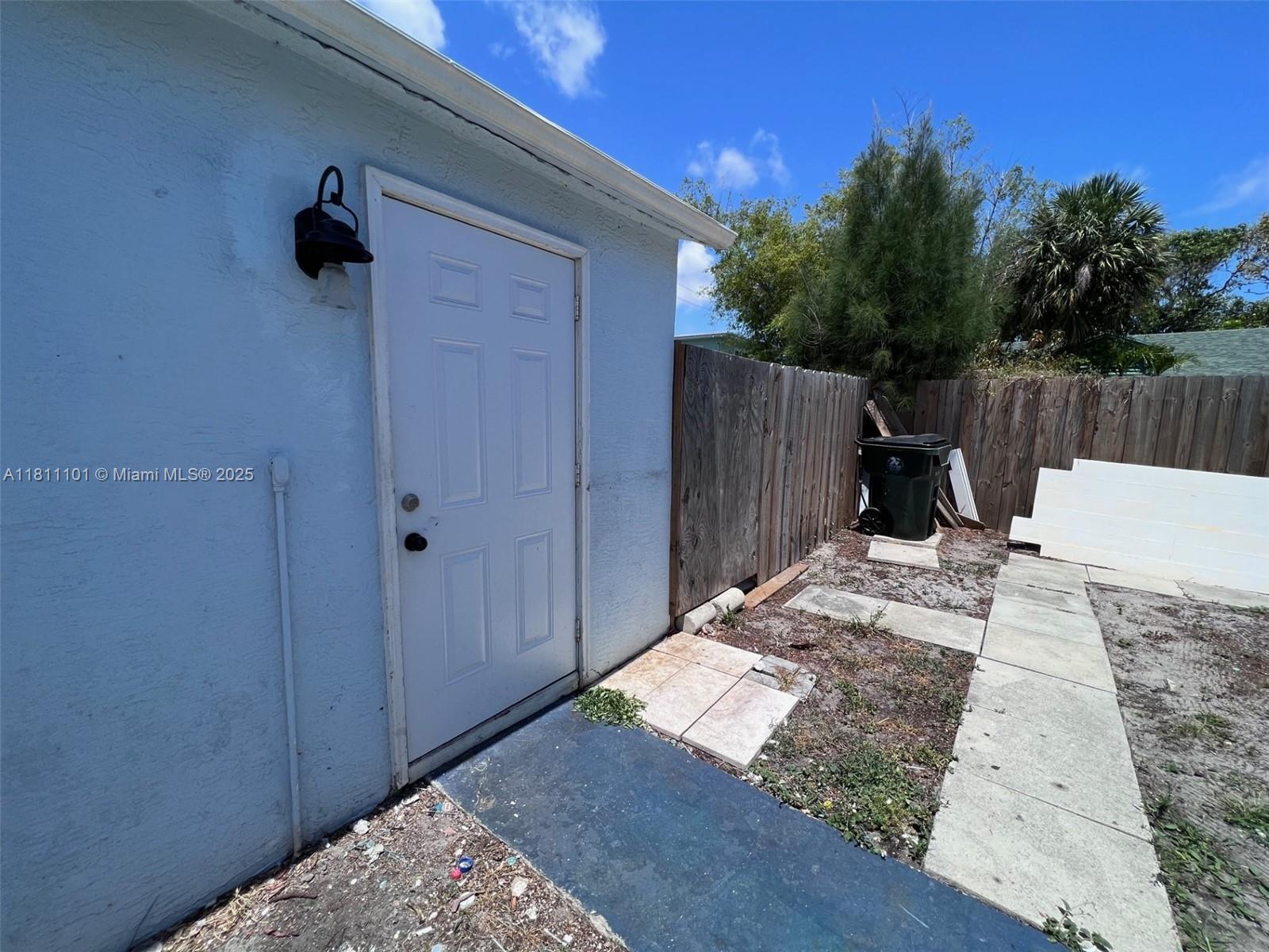 LAKE WORTH TOWN OF ADD 1 - Residential Lease