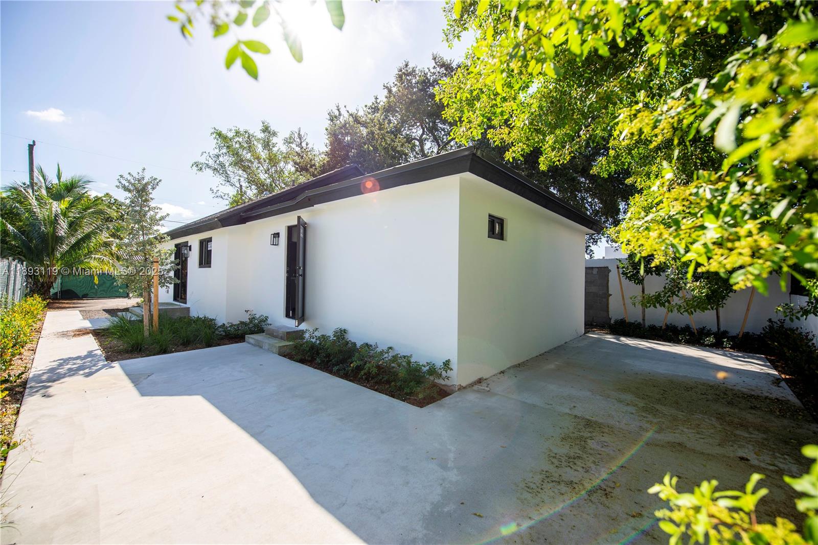 TROPICAL TRADES CO STA A - Residential Lease