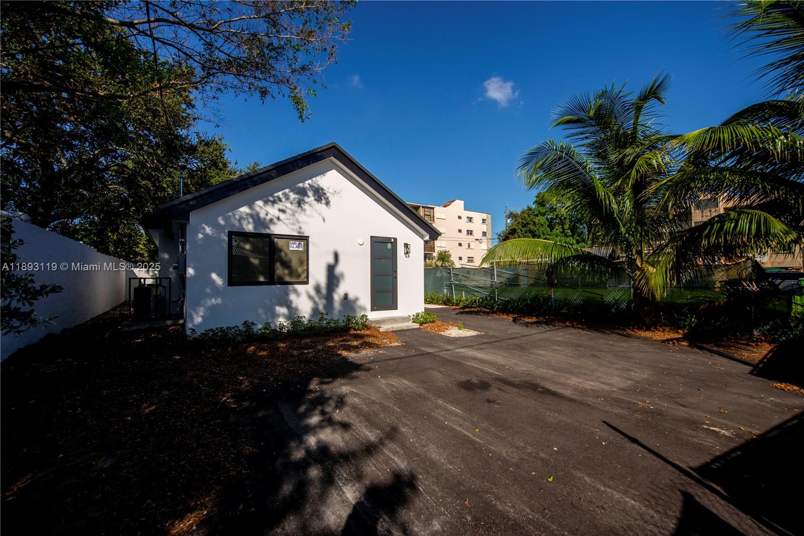 TROPICAL TRADES CO STA A - Residential Lease