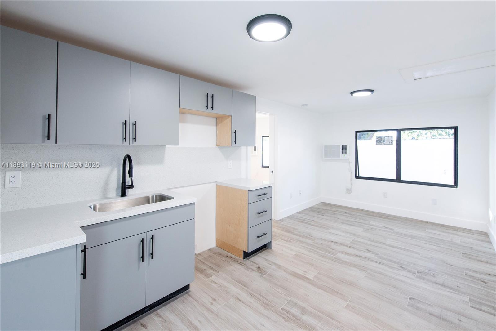 TROPICAL TRADES CO STA A - Residential Lease