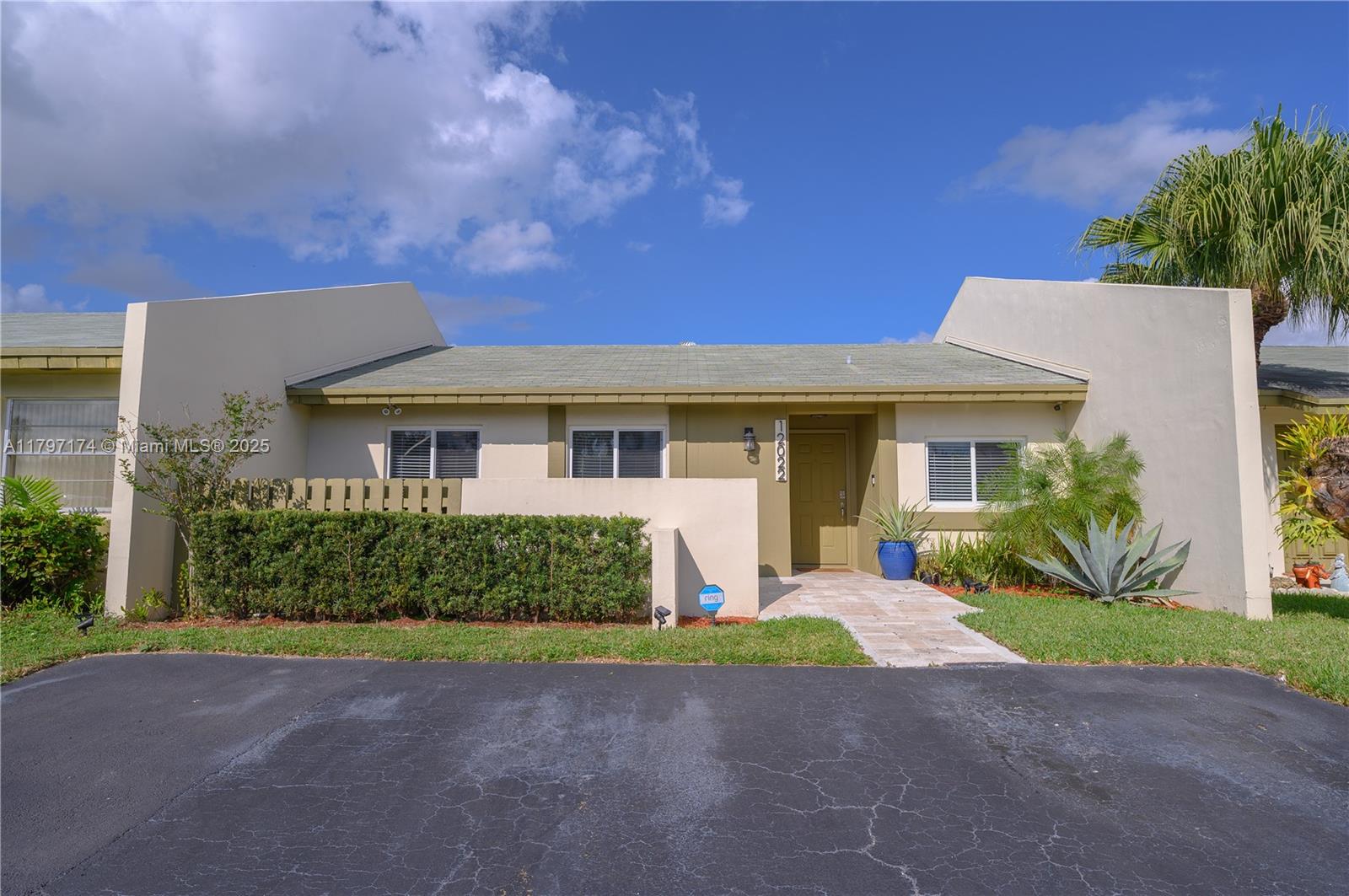 12022 Sw 110th St Cir E Cir, Miami, Broward County, Florida - 3 Bedrooms  
1 Bathrooms - 