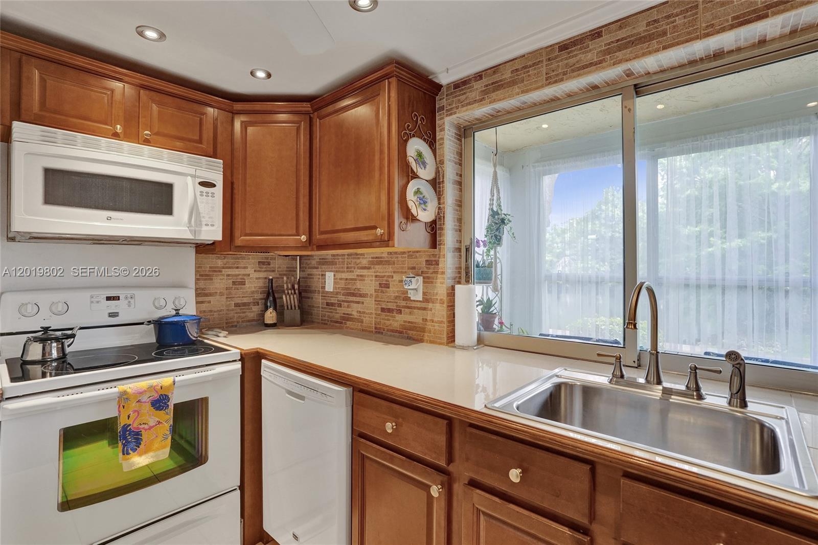 LIME BAY CONDOMINIUM 2 - Residential