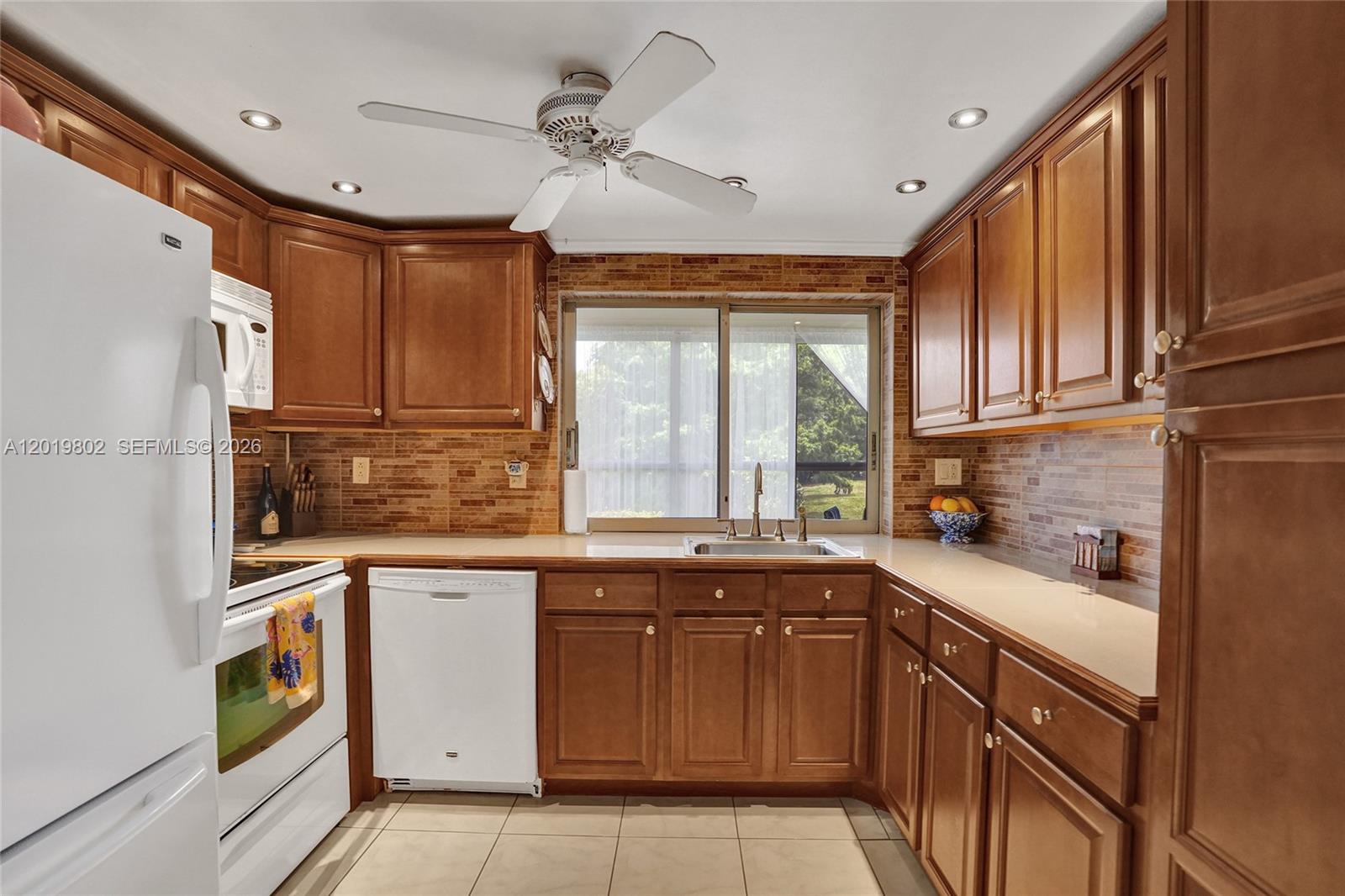 LIME BAY CONDOMINIUM 2 - Residential
