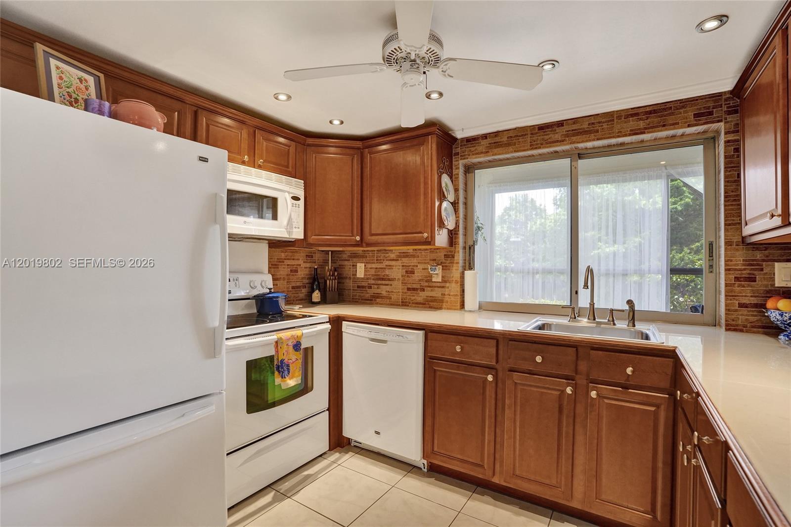 LIME BAY CONDOMINIUM 2 - Residential