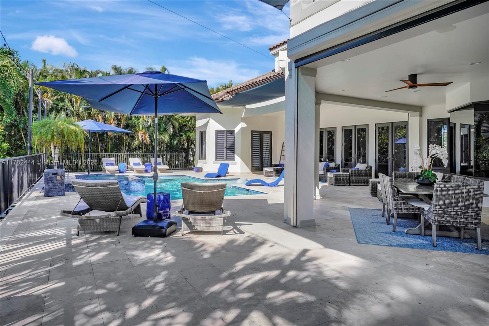 THE MOORINGS - Residential