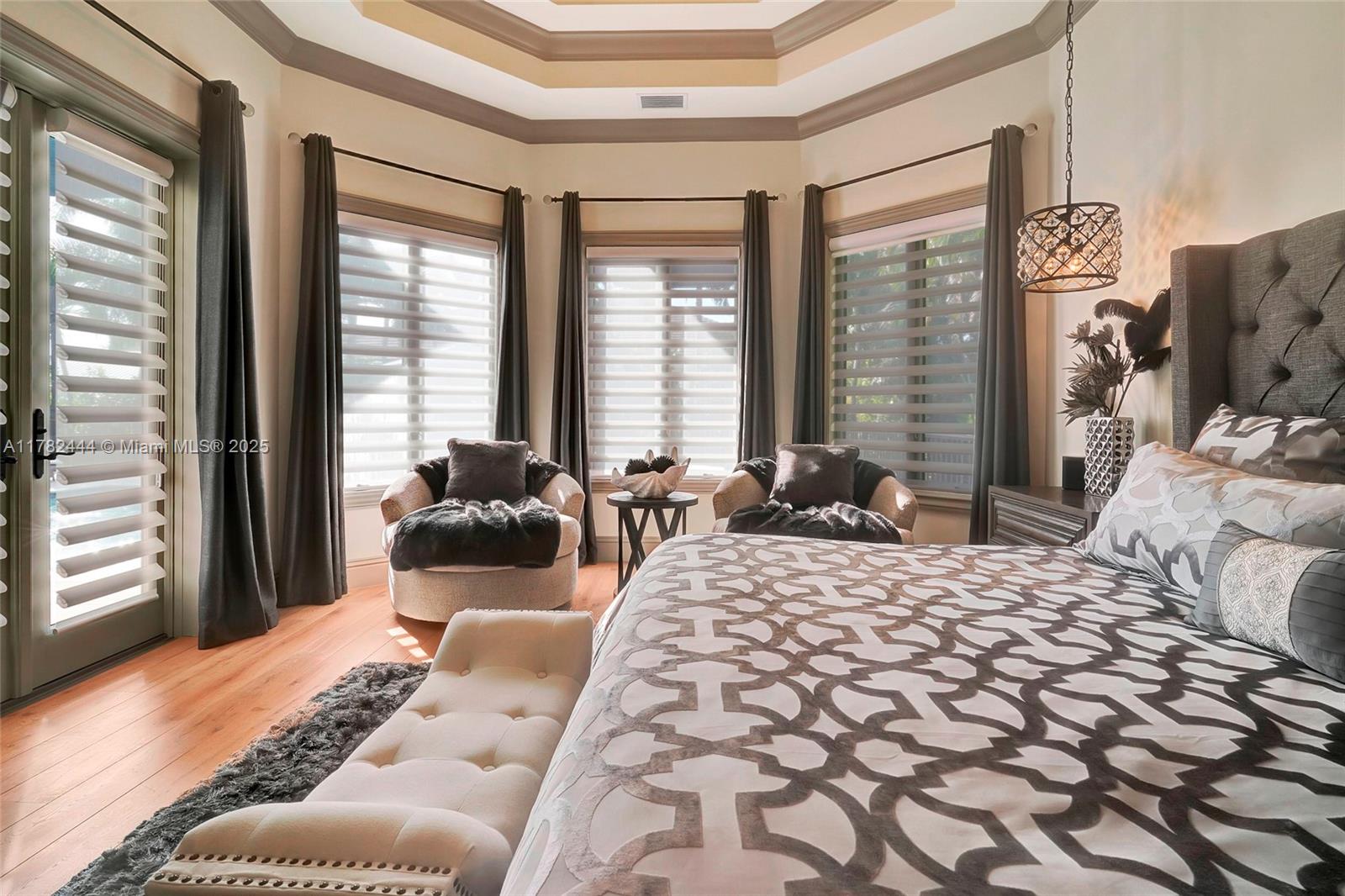 THE MOORINGS - Residential