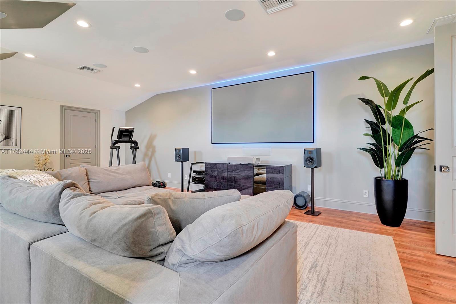 THE MOORINGS - Residential
