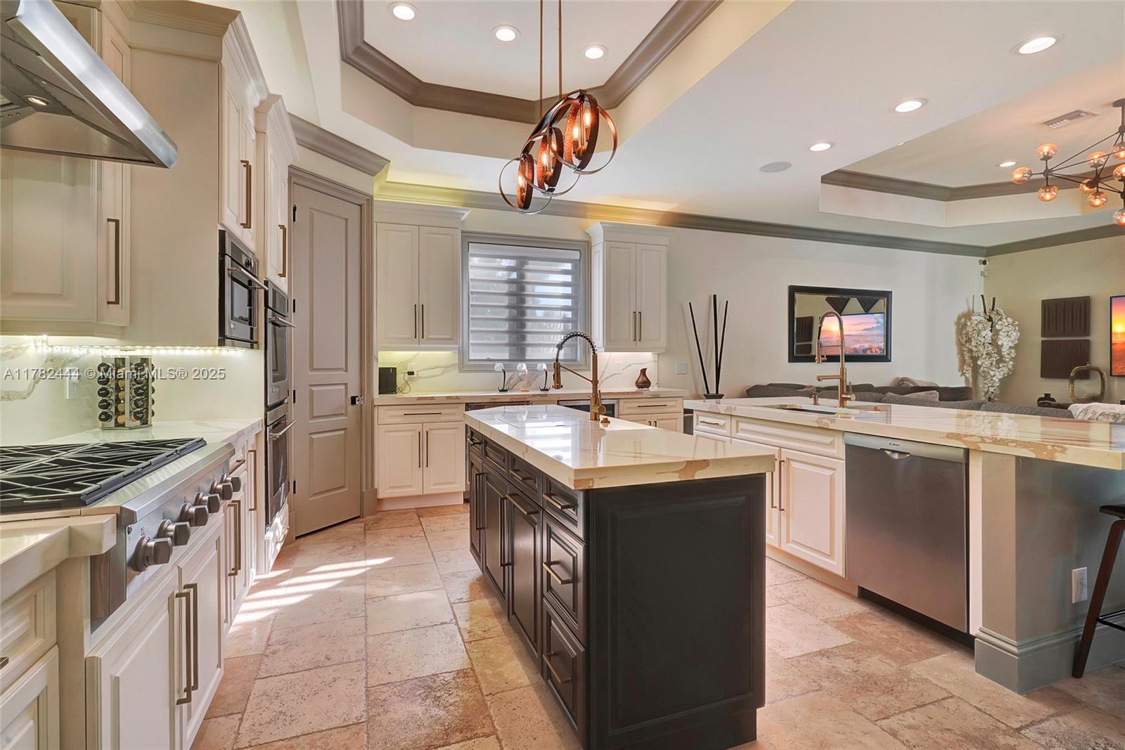 THE MOORINGS - Residential