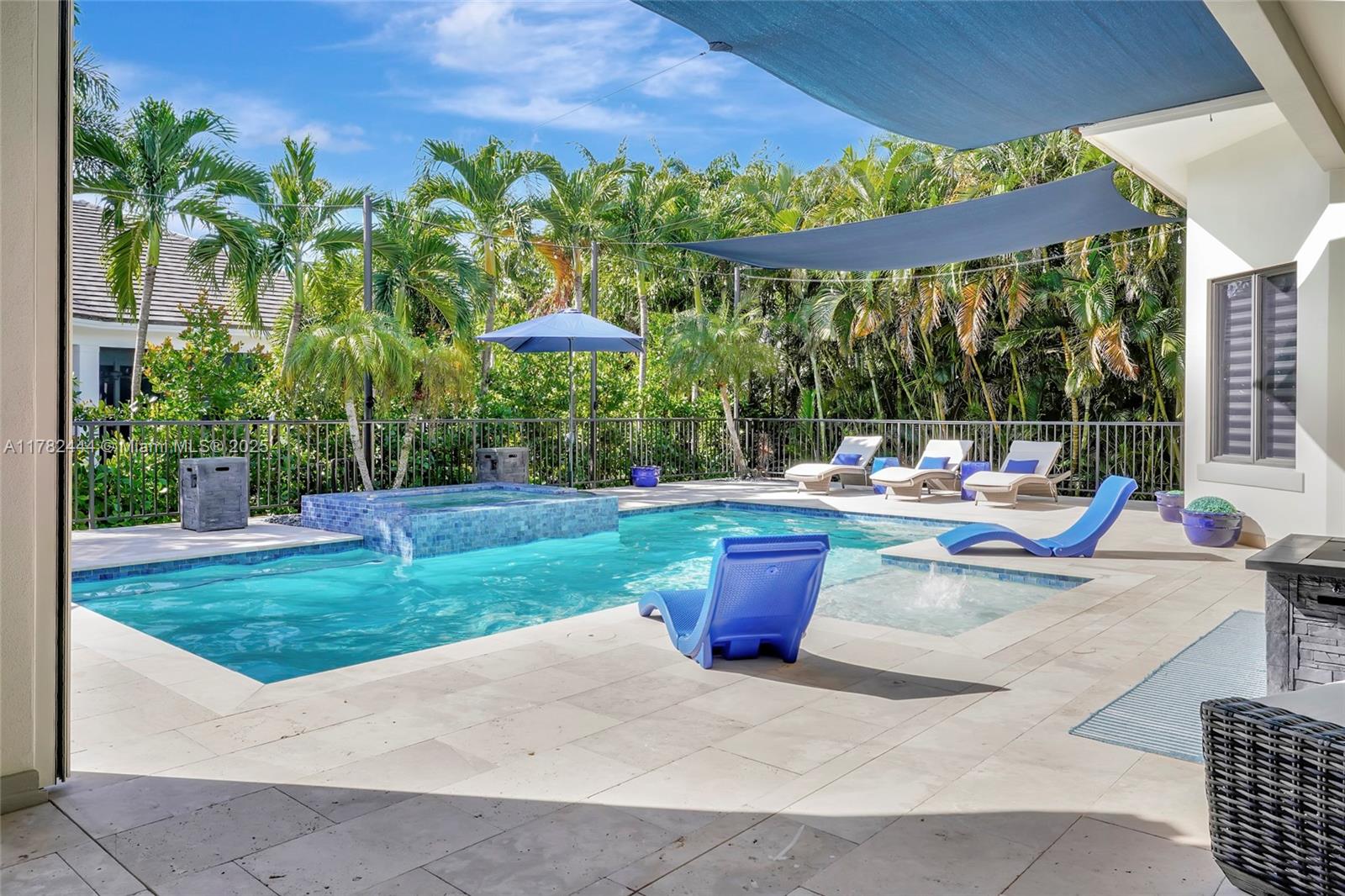 THE MOORINGS - Residential
