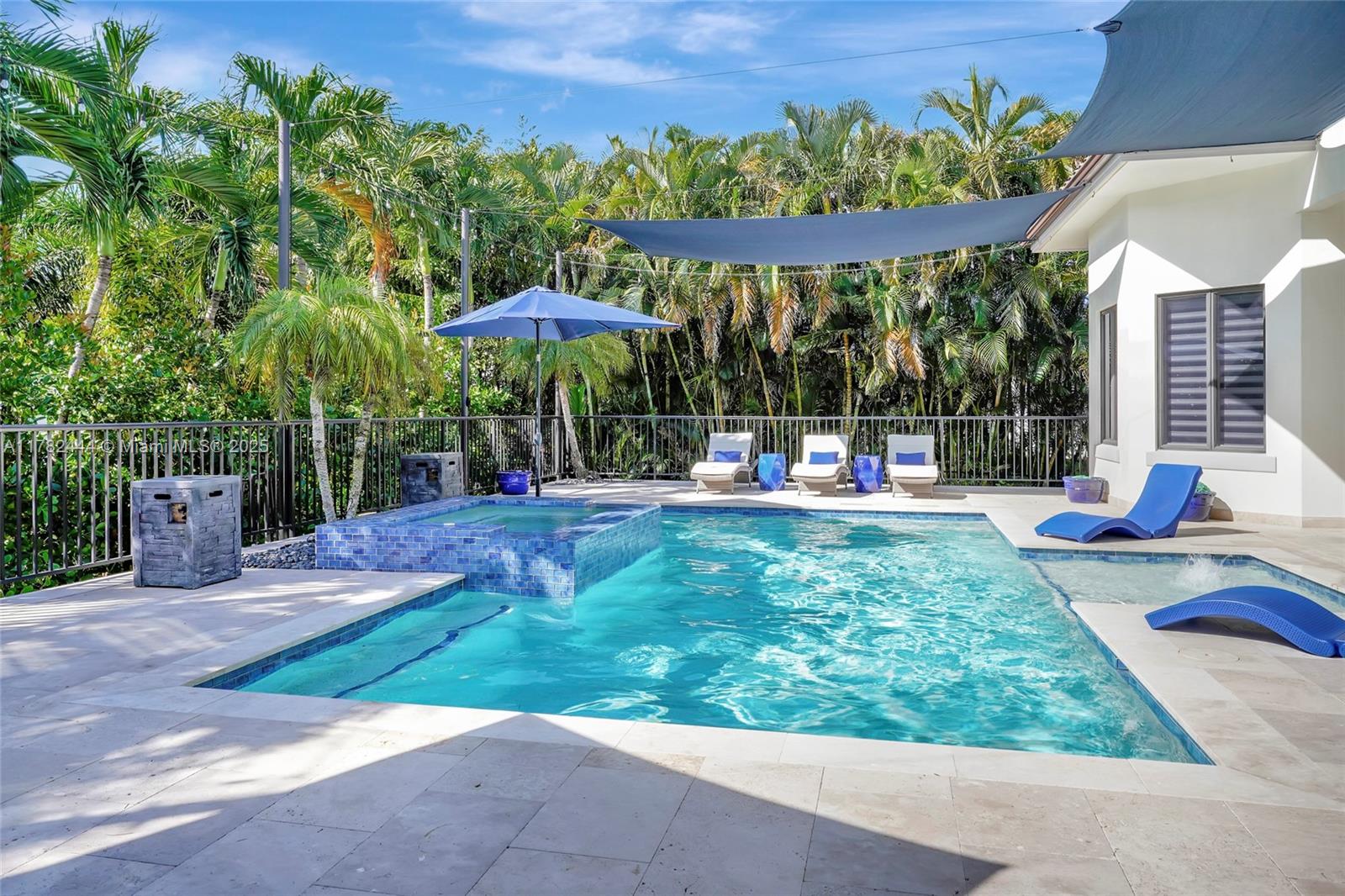 THE MOORINGS - Residential