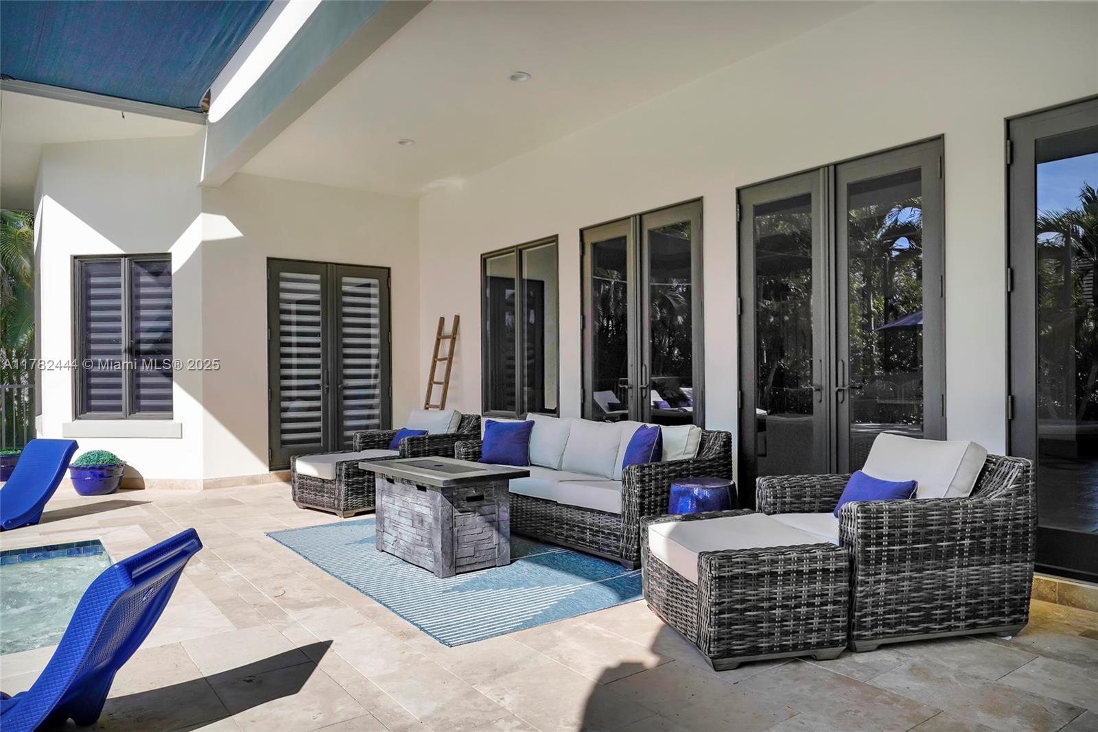 THE MOORINGS - Residential