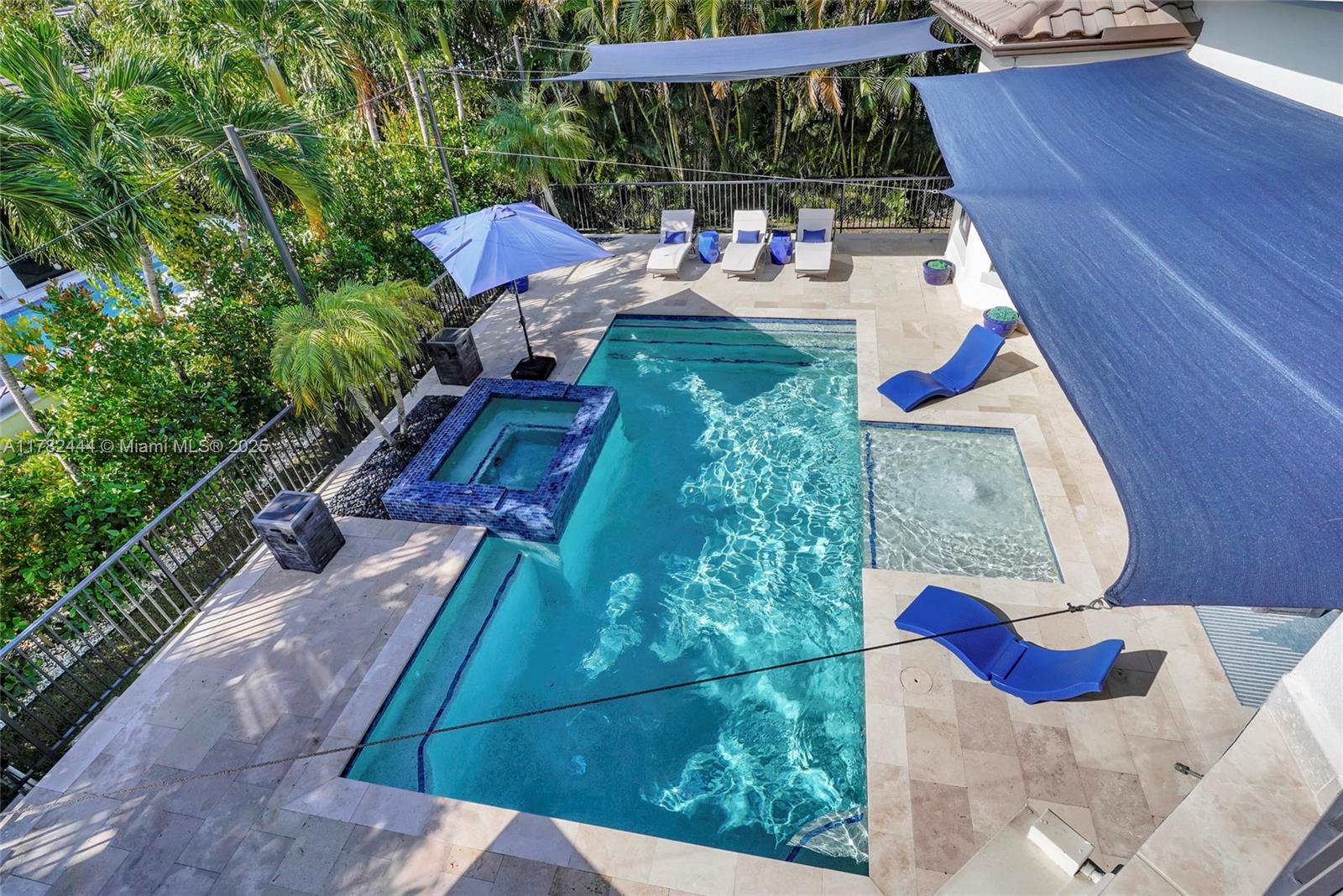 THE MOORINGS - Residential