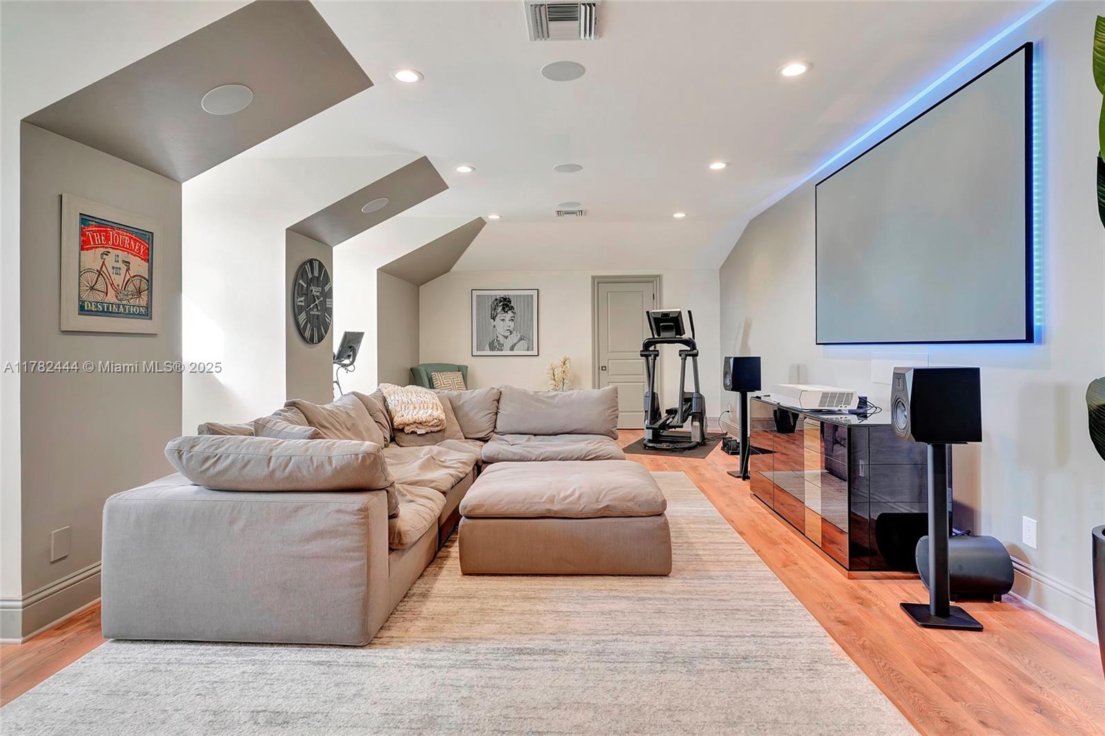 THE MOORINGS - Residential