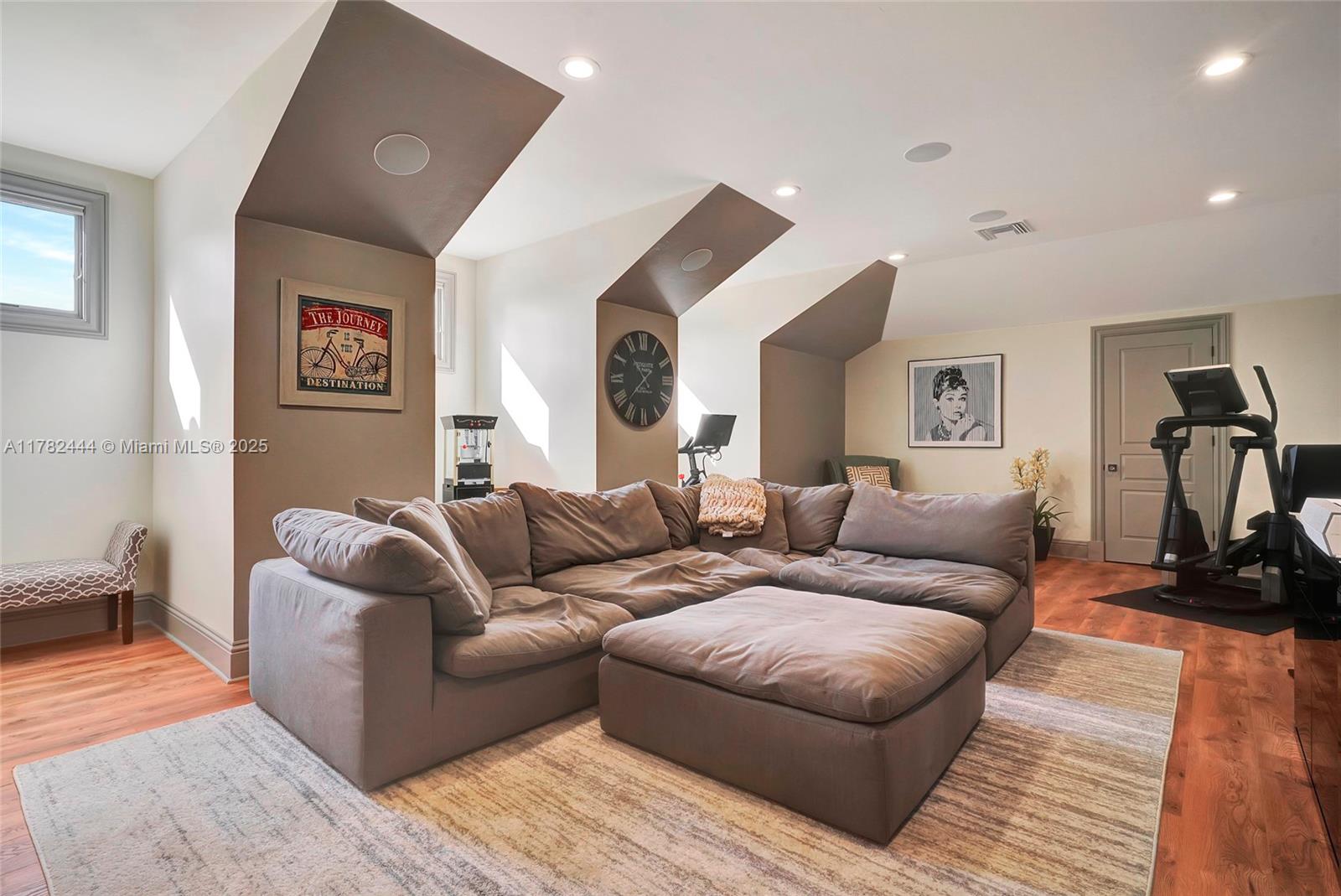 THE MOORINGS - Residential