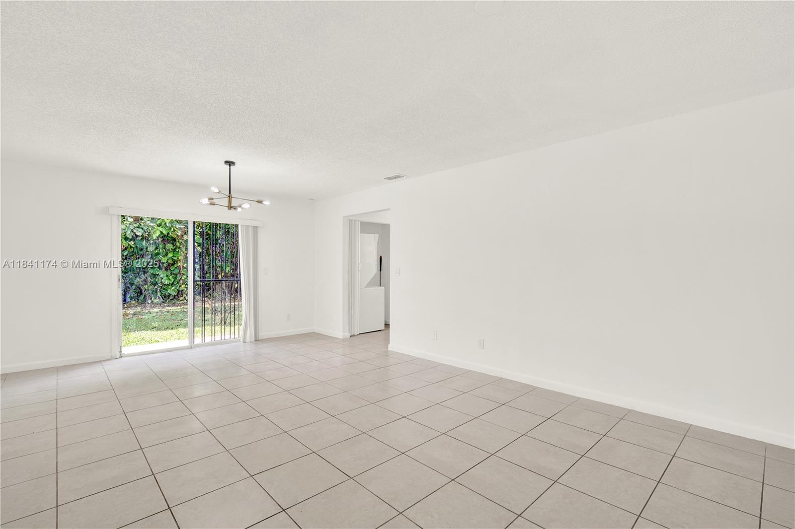 941 SW 7th Ct