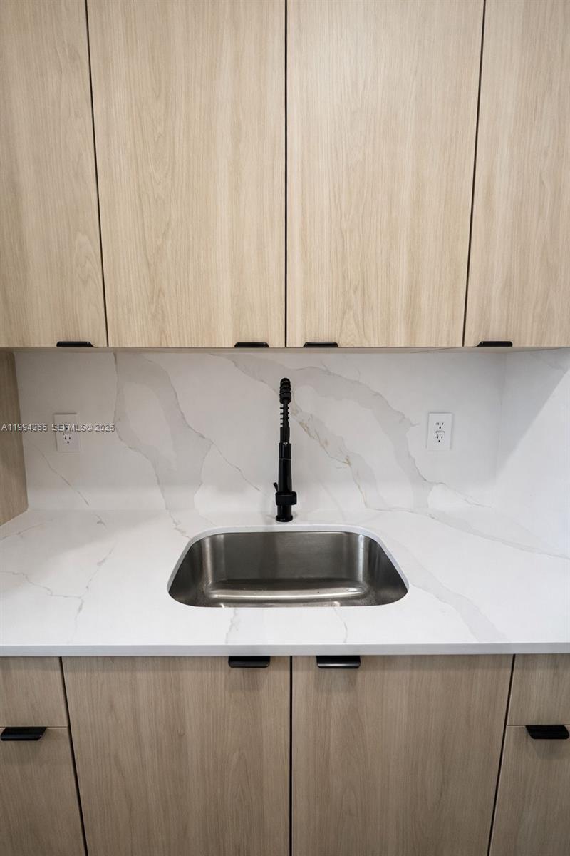 ROSE CONDO - Residential