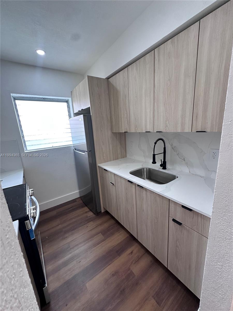 ROSE CONDO - Residential