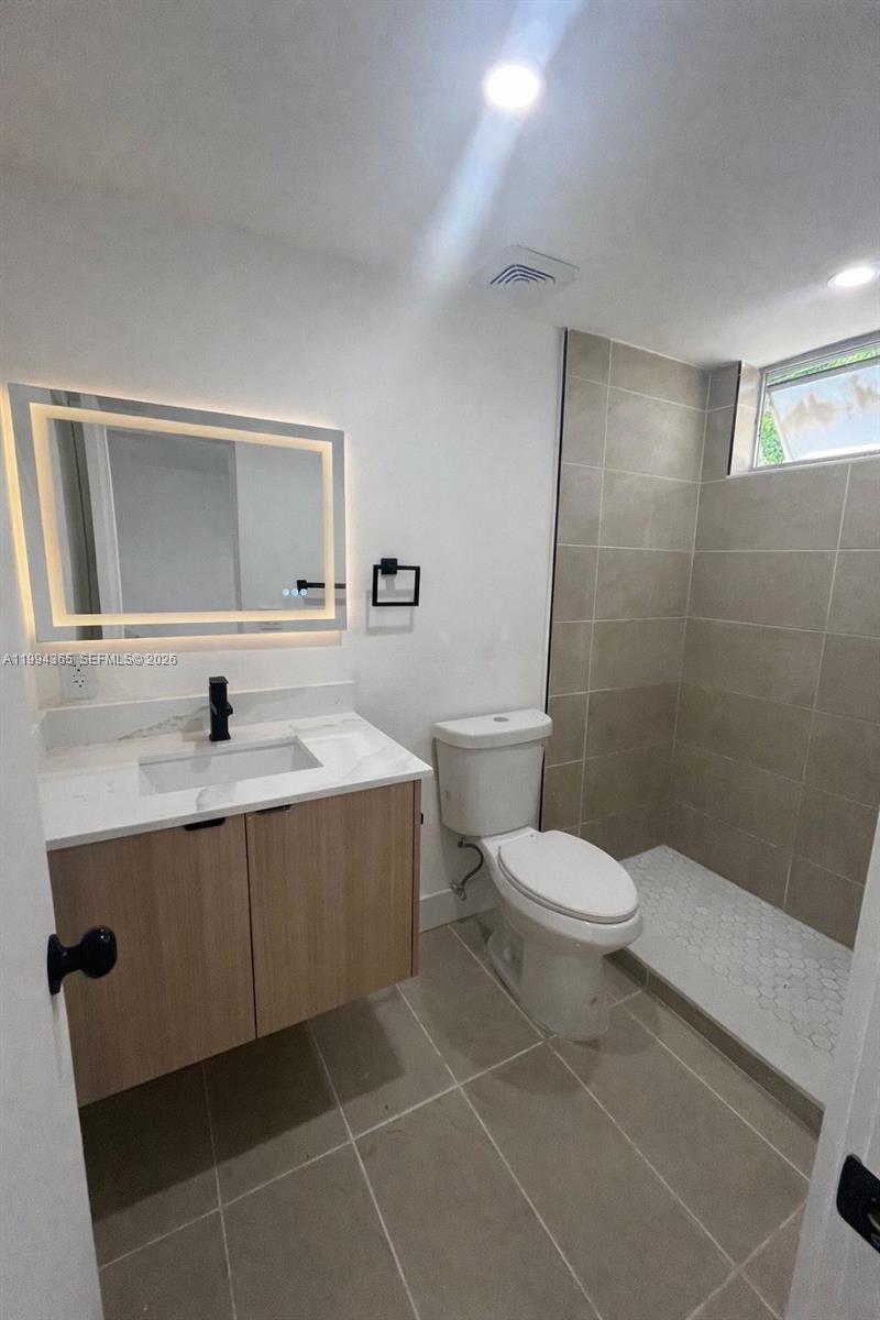 ROSE CONDO - Residential