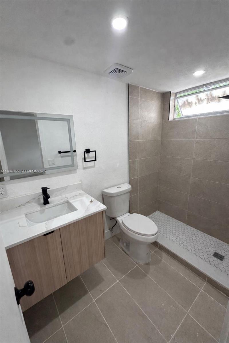 ROSE CONDO - Residential