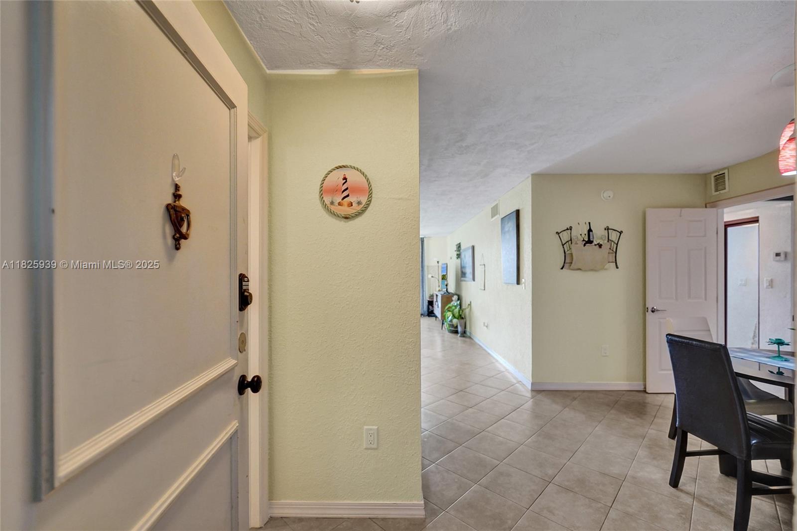 7100 NW 17th St 402, Plantation, FL, 33313/$169,900 1 7100 NW 17th St 402