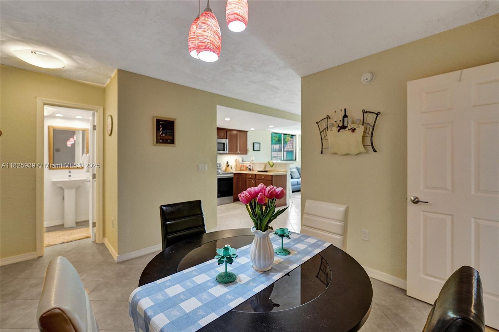 7100 NW 17th St 402, Plantation, FL, 33313/$169,900 4 7100 NW 17th St 402