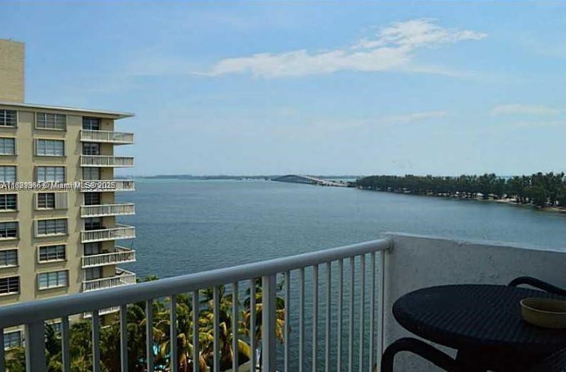 IMPECCABLE WATER VIEWS ON THIS HARD TO FIND 1 BED 1.5 BATHS APARTMENT ON BRICKELL'S HIGH-DEMAND 25TH RD. FULLY CUSTOM MADE MODERN GRANITE KITCHEN, SPOTLESS MARBLE FLOOR TROUGH-OUT , STAINLESS STEEL APPLIANCES, WINE COLLER, WASHER & DRYER INSIDE UNIT. SPAC IOUS BEDROOM W WOOD CUSTOM CLOSET. LARGE BALCONY. LOTS OF NATURAL LIGHT. PRIVATE BOUTIQUE BUILDING OFFERS GREAT AMENITIES: POOL, GYM, DOCK. SMALL STORAGE INCLUDED. 1 ASSIGNED COVERED PARKING