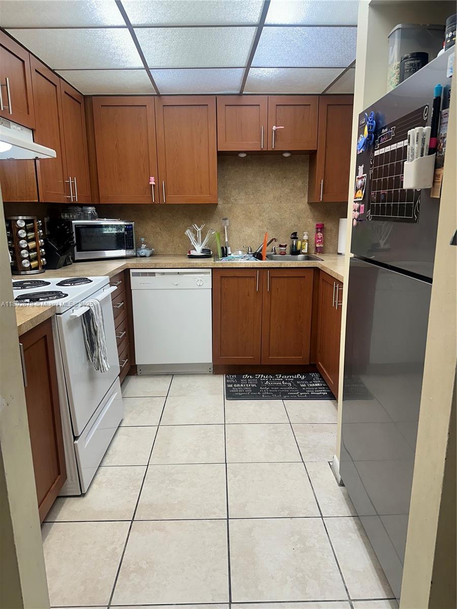 CORAL GATE WEST CONDO - Residential Lease