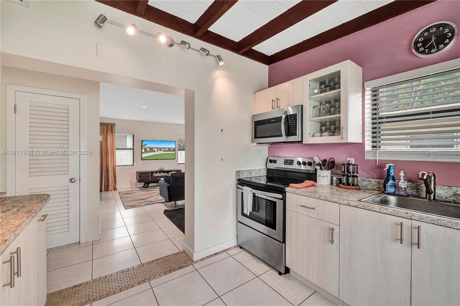 HOLLYWOOD SOUTH SIDE ADD - Residential Lease