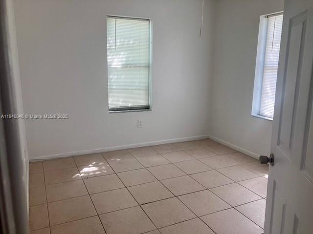 location amazing 1 bedroom 1 bath. Close to public transportation, shopping and restaurants