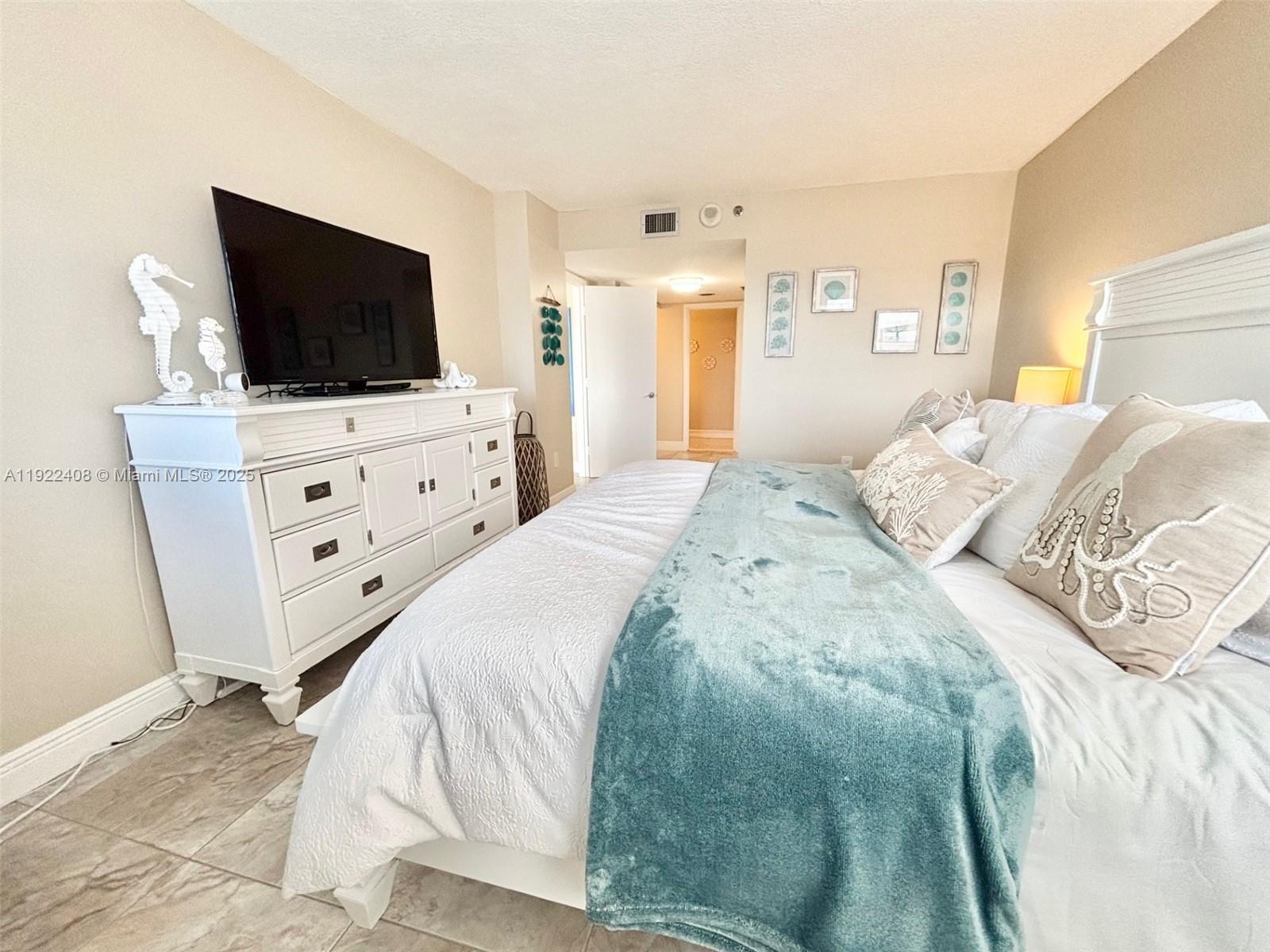 SUMMIT CONDO - Residential