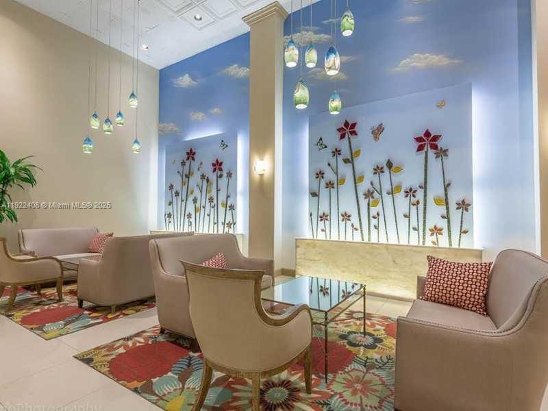 SUMMIT CONDO - Residential