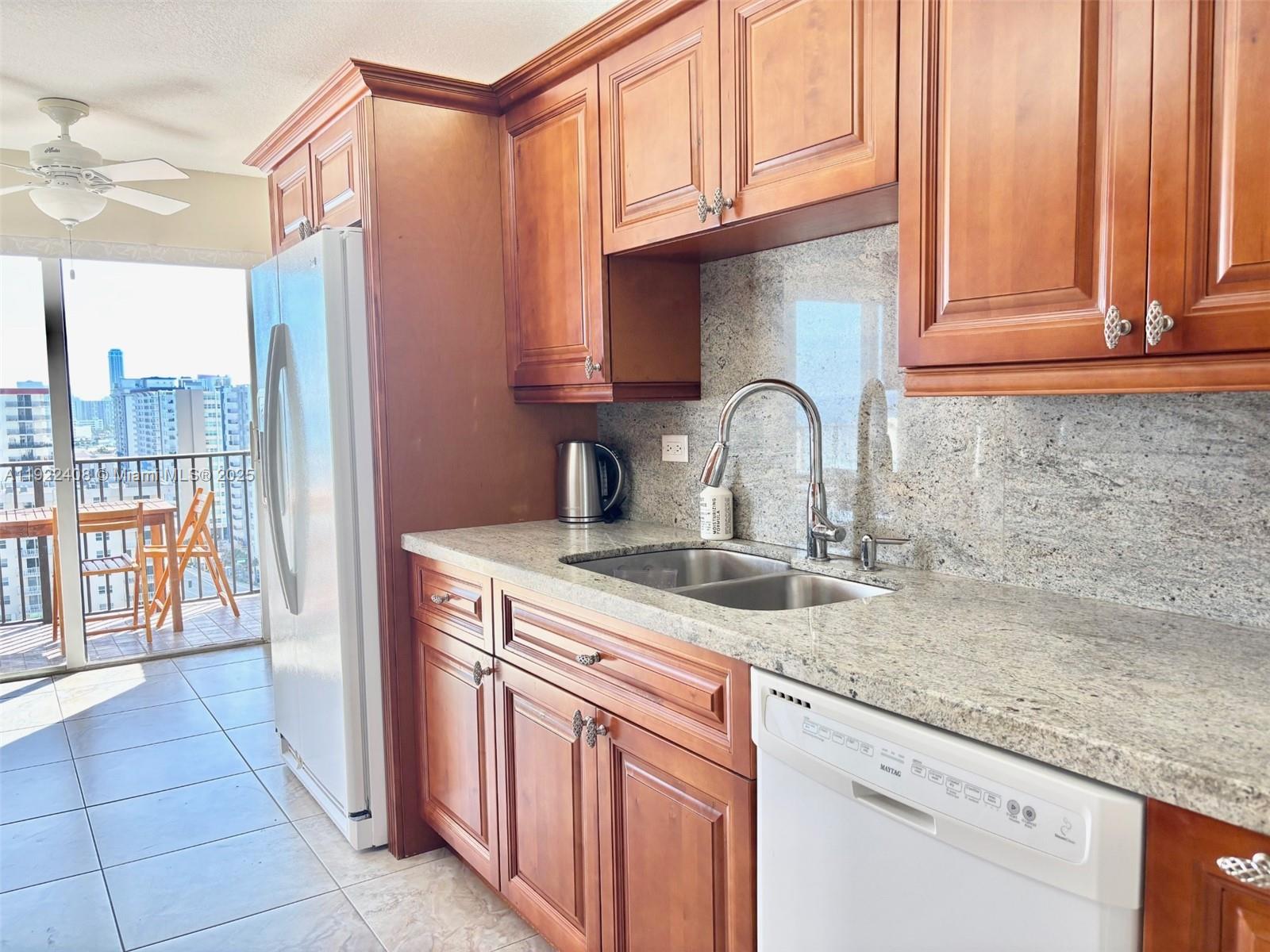 SUMMIT CONDO - Residential